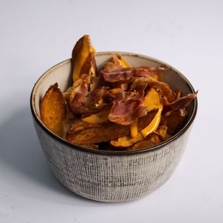 Domaći krumpirići sa sirom i slaninom