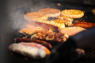 Pljeskavica sa sirom i lepinja