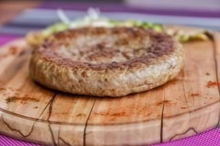 Pljeskavica s lukom i lepinja