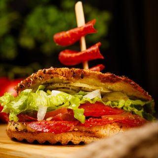 Sendvič sa kulenom i sirom