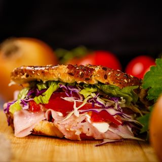 Sendvič sa šunkom i sirom