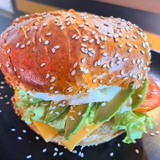 Burger jaje, avokado