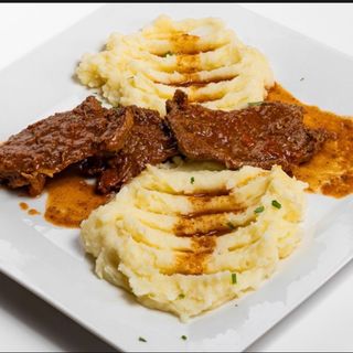 Juneći šnicel s pire krumpirom