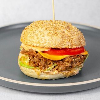 Trgana svinjetina burger