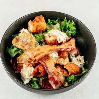 Caesar salata s pohanom piletinom