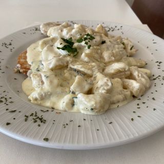 Piletina u umaku od gorgonzole sa njokama