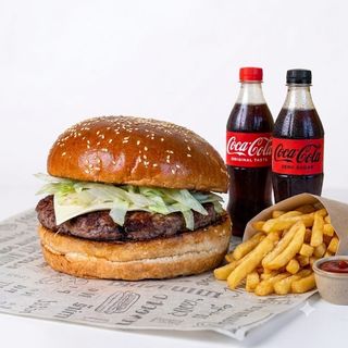 Cheeseburger + pommes + Coca-cola 0.5