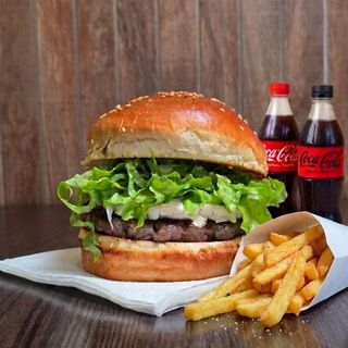 Kajmak burger + pommes + Coca-cola 0.5