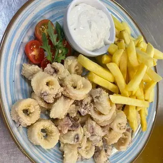 Lignje frigane s pomfritom