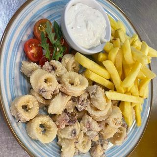 Lignje frigane s pomfritom