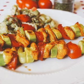 Pileći ražnjići s povrćem