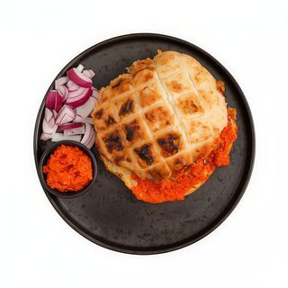 Pljeskavica u lepinji s ajvarom