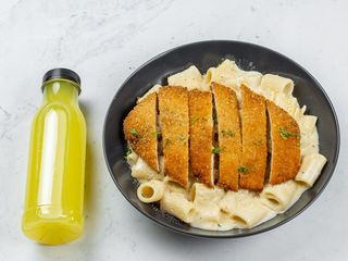 Crispy chicken pasta + lemonade