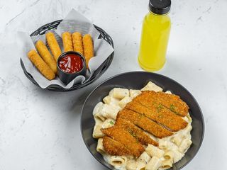 Crispy chicken pasta + Side + Lemonade