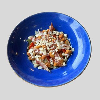 Cezar salata crispy chicken