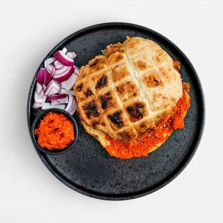 Pljeskavica u lepinji ajvar