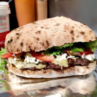 XXL DOUBLE BURGER u domaćoj lepinji