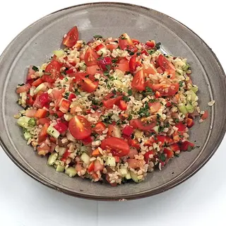 Bulgur salata sa sezonskim povrčem