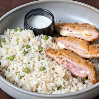 Zagrebački odrezak i rizi bizi