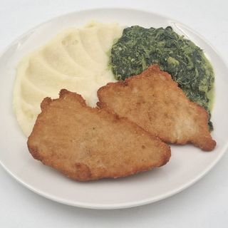 Svinjeći pohanac sa pire krumpirom i špinatom
