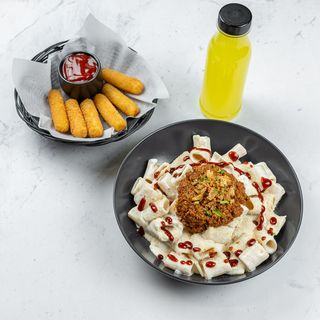 Cheeseburger Pasta + Side + Lemonade
