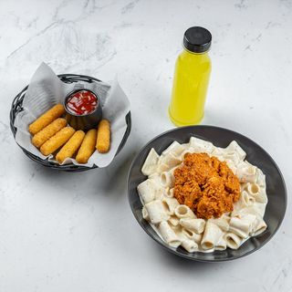 Silk chicken  Pasta + Side + Lemonade