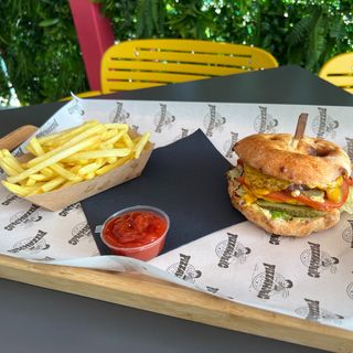 Pizzaholic classic Kids burger menu