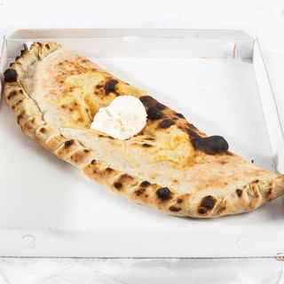 Calzone pizza