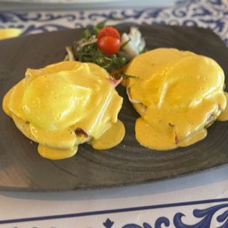 Jaja Benedict s lososom