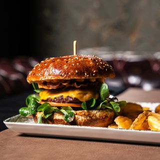 Spicy Burger (hrskavi crispers krumpirići su uključeni u cijenu)