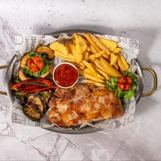 HRSKAVI OTKOŠTENI PILEĆI BATAK I ZABATAK PUNJEN MOZZARELLOM 240g, krumpirići i povrće uključeni u cijenu