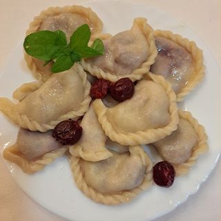 Vereniki Ukrajinski s višnjom 10 komada