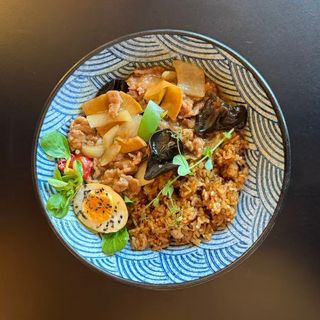 22. Junetina szechuan s rižom ljuto