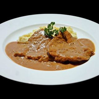 Juneći šniceli u toću s pire krumpirom