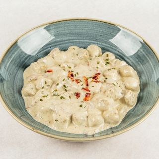 Njoki sa pestom i hrskavom pancetom