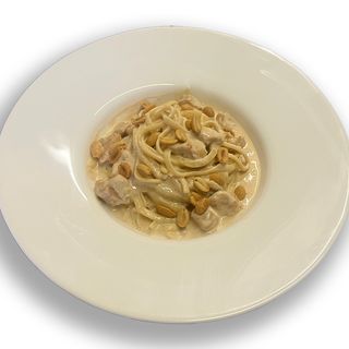 Spaghetti s piletinom u umaku od kikirikija