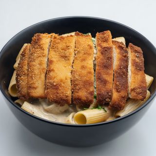 Crispy chicken pasta bowl