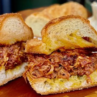 Pilići BQQ sendvić u kruhu