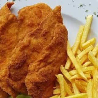 Pohana piletina s pomfritom