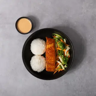Healthy salmon bowl