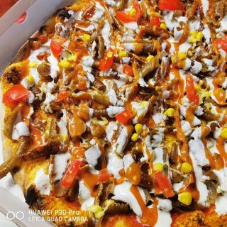 Kebab pizza