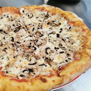 Capricciosa pizza