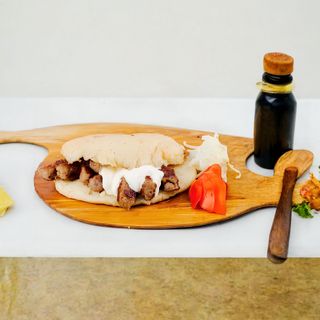 ĆEVAPI U UMAKU OD KAJMAKA+POMRIT+SOMUN