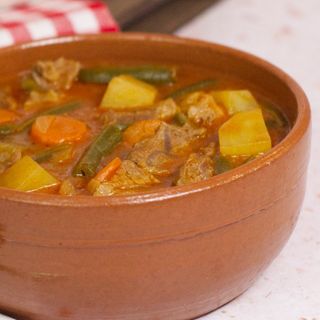 Varivo od mahuna,mrkve i krumpira + prilog