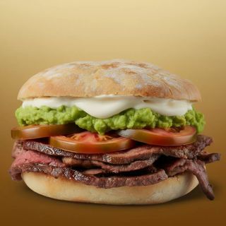 Sendvič od junetine s avokadom