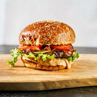 Bacon Cheeseburger u Brioche Pecivu
