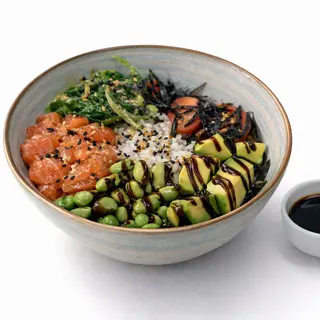 Poke bowl s lososom