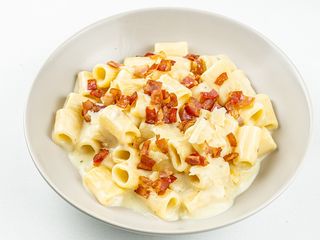 Carbonara rigatoni + Lemonade