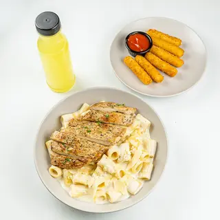 Chicken alfredo + Side + Lemonade