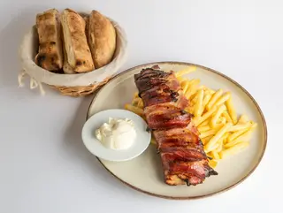 Punjena vješalica u slanini
